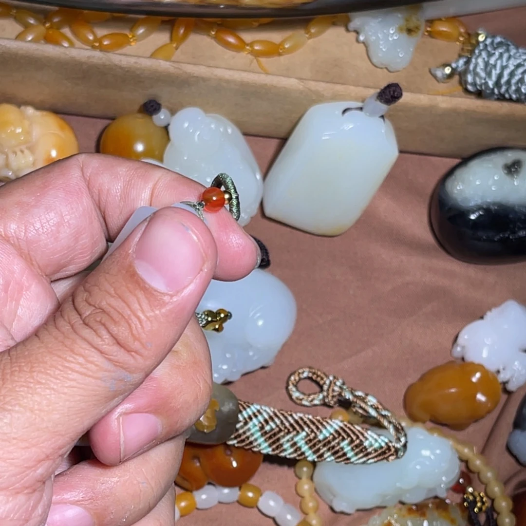 和田玉未镶嵌车挂