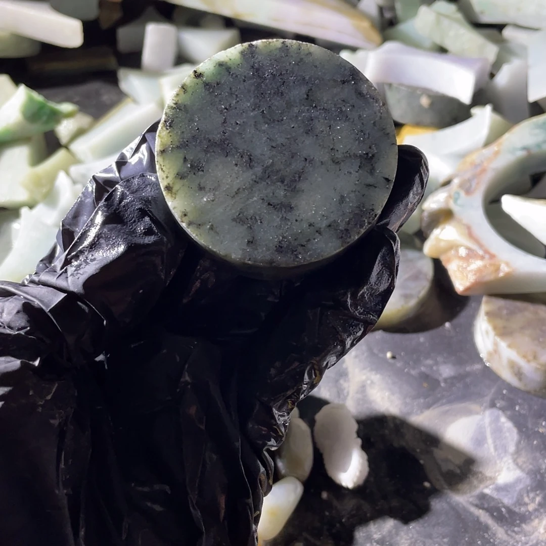 翡翠挂件未镶嵌定制翡翠毛料片料