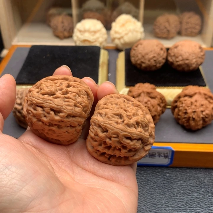 文玩核桃吊坠高****间红锦鲤