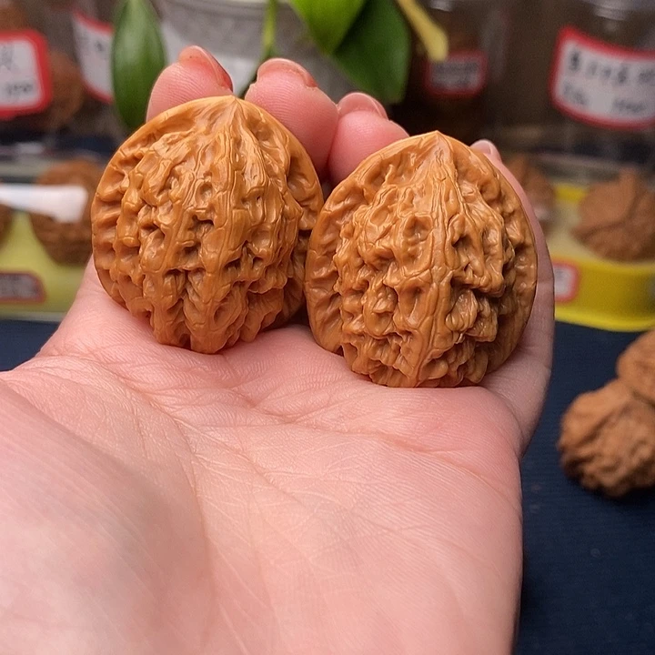 文玩核桃吊坠红锦鲤