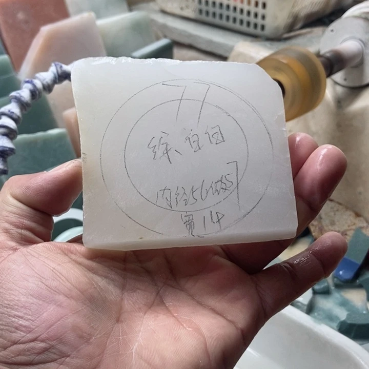 石英质玉手镯未镶嵌徐*白加工定制