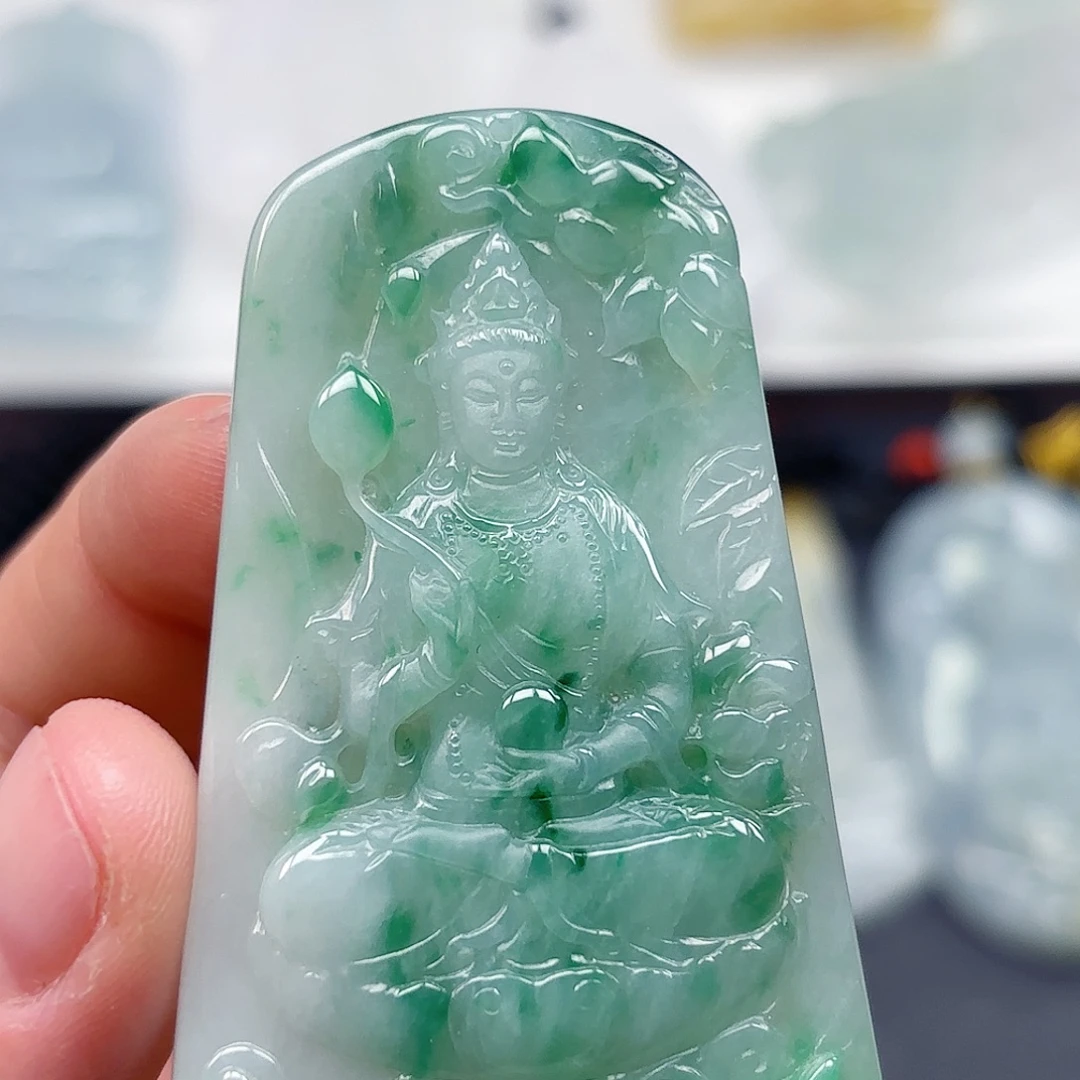 翡翠未镶嵌颈饰观音