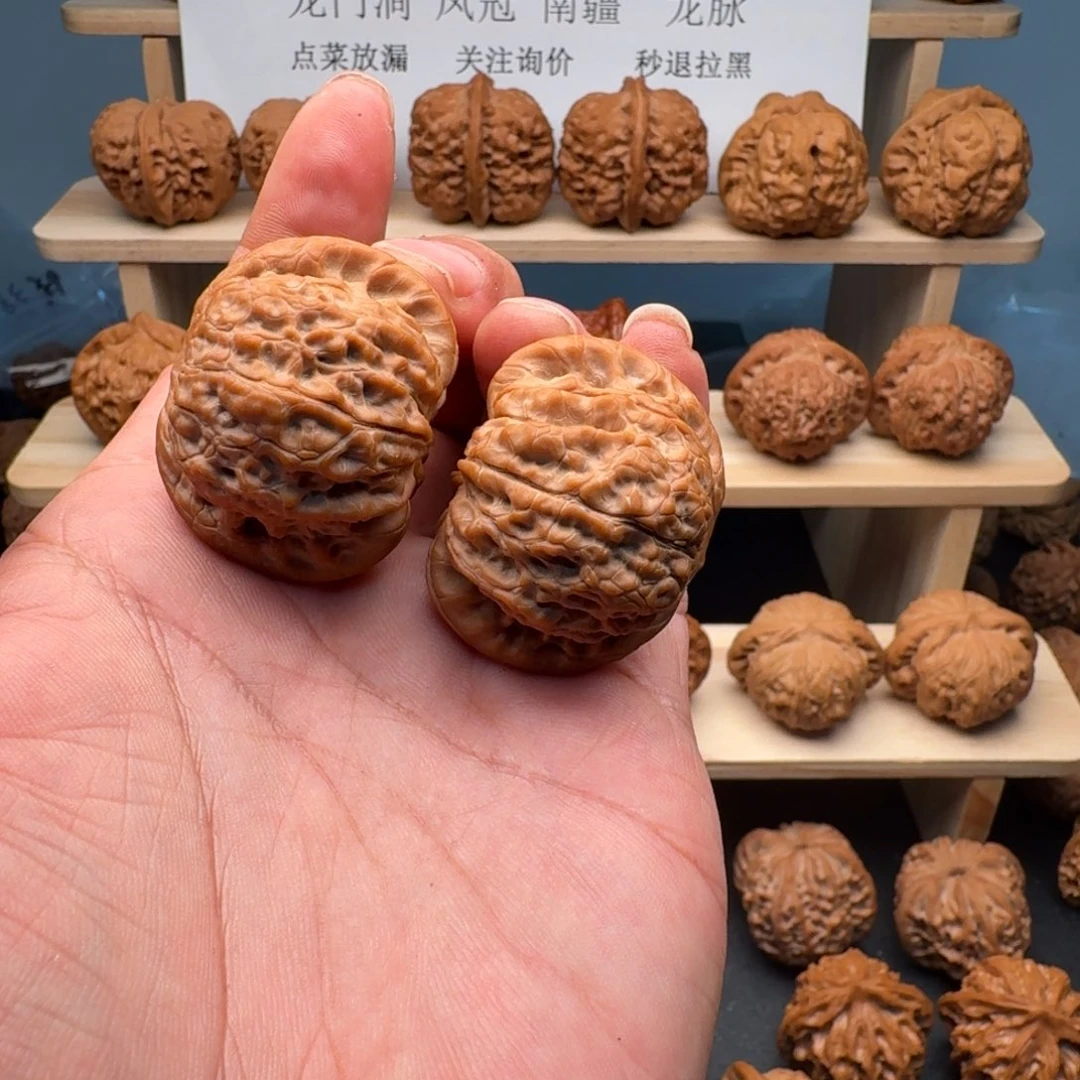 老***舅吊坠文玩核桃血麒麟