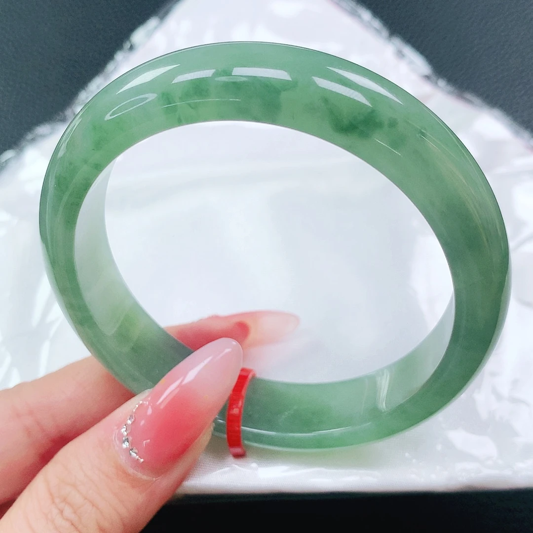 翡翠手镯未镶嵌57圈