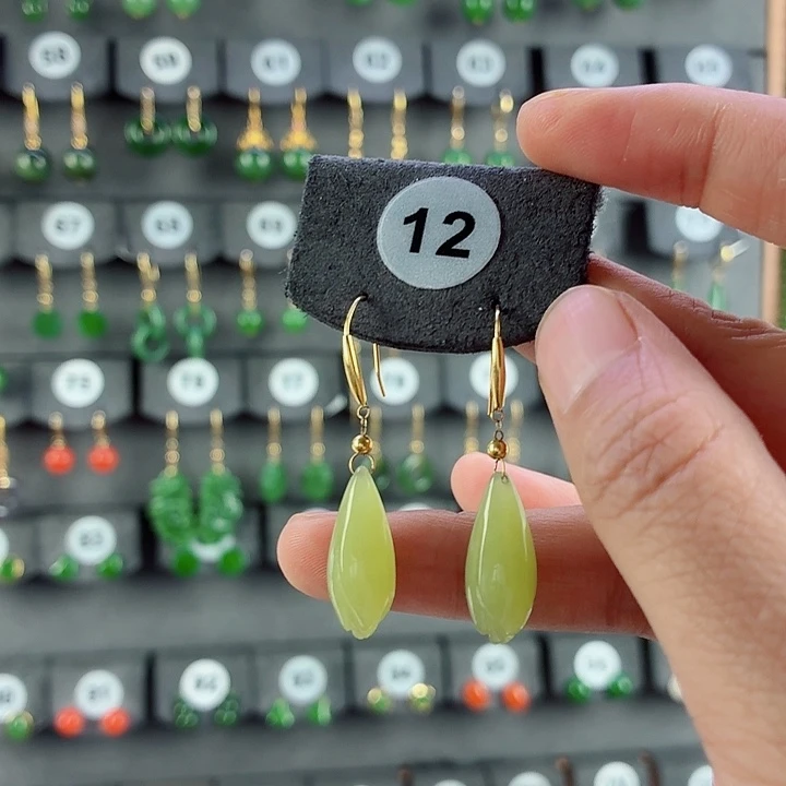 和田玉18K金镶嵌耳饰