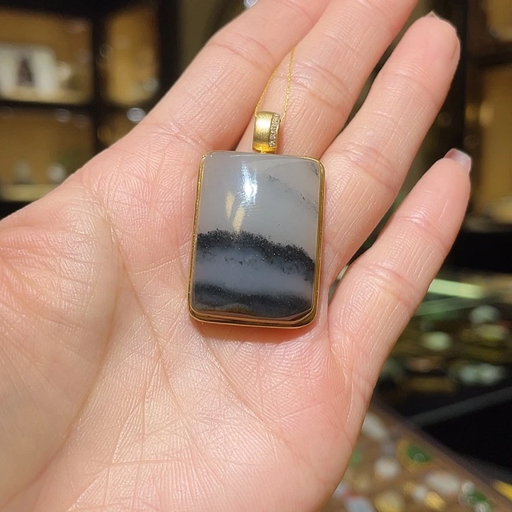 颈饰18K金镶嵌和田玉平安牌