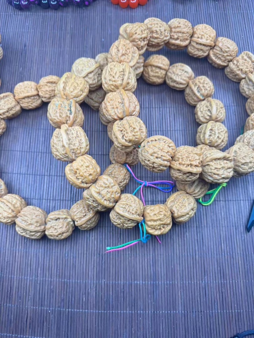 1912 白狮子核桃大手持 4.0左右