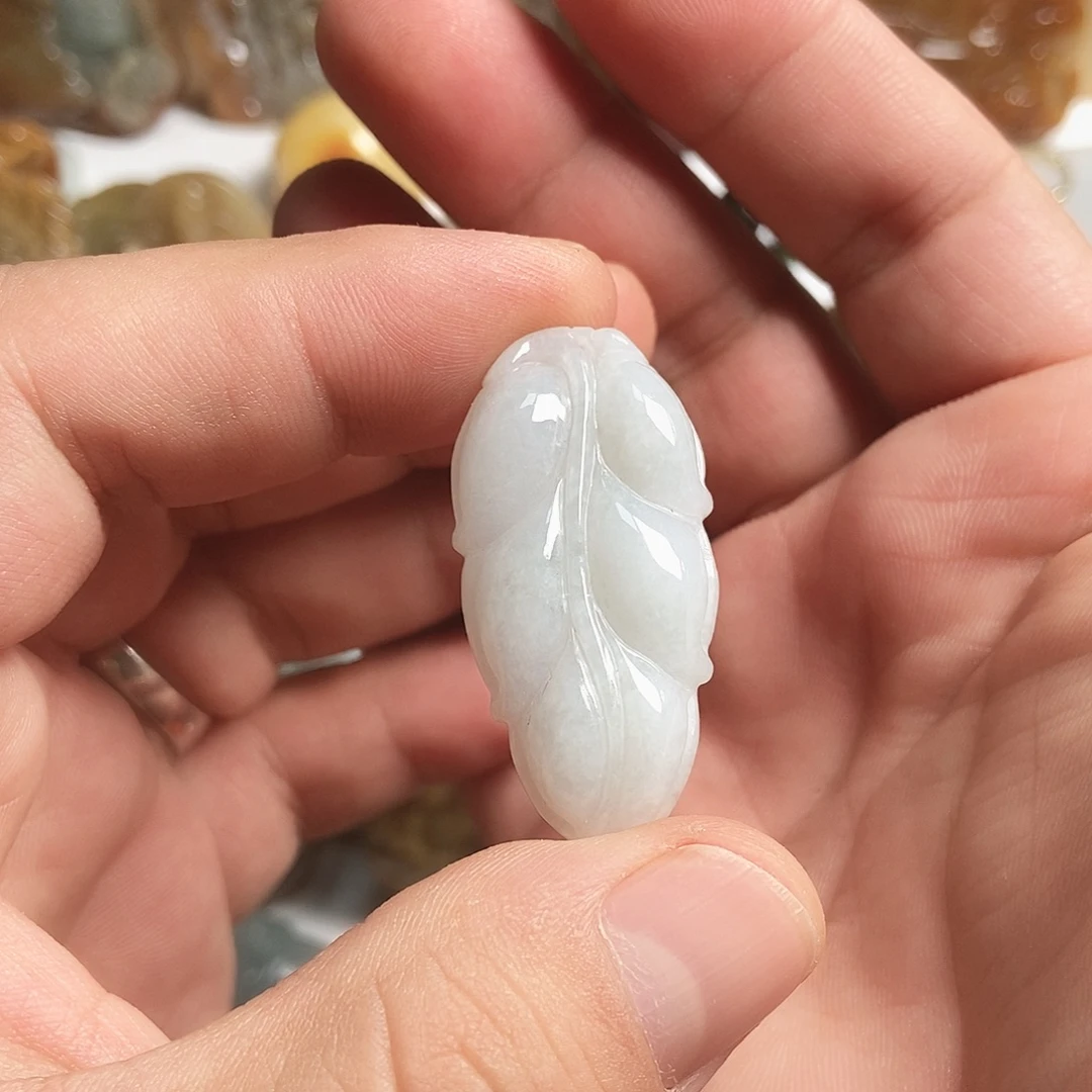 翡翠未镶嵌颈饰大业有成