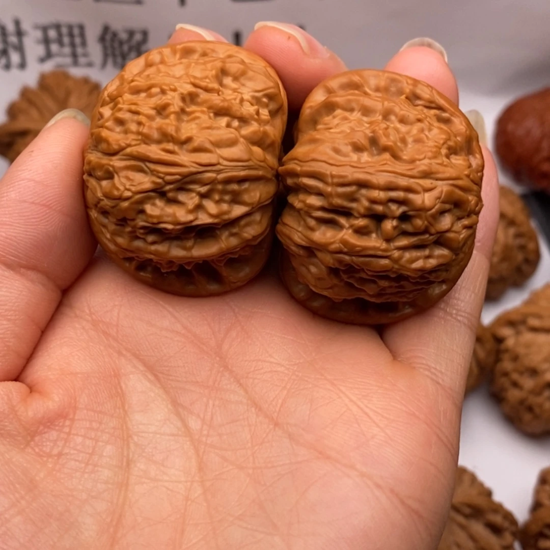 文玩核桃把件白狮子