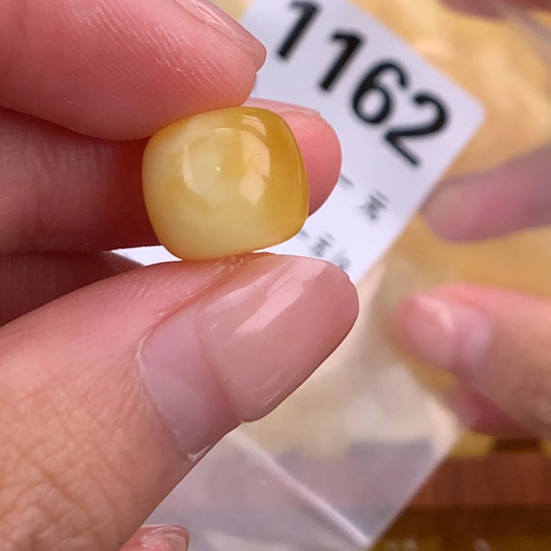 琥珀未镶嵌珠宝奇石11.7粉