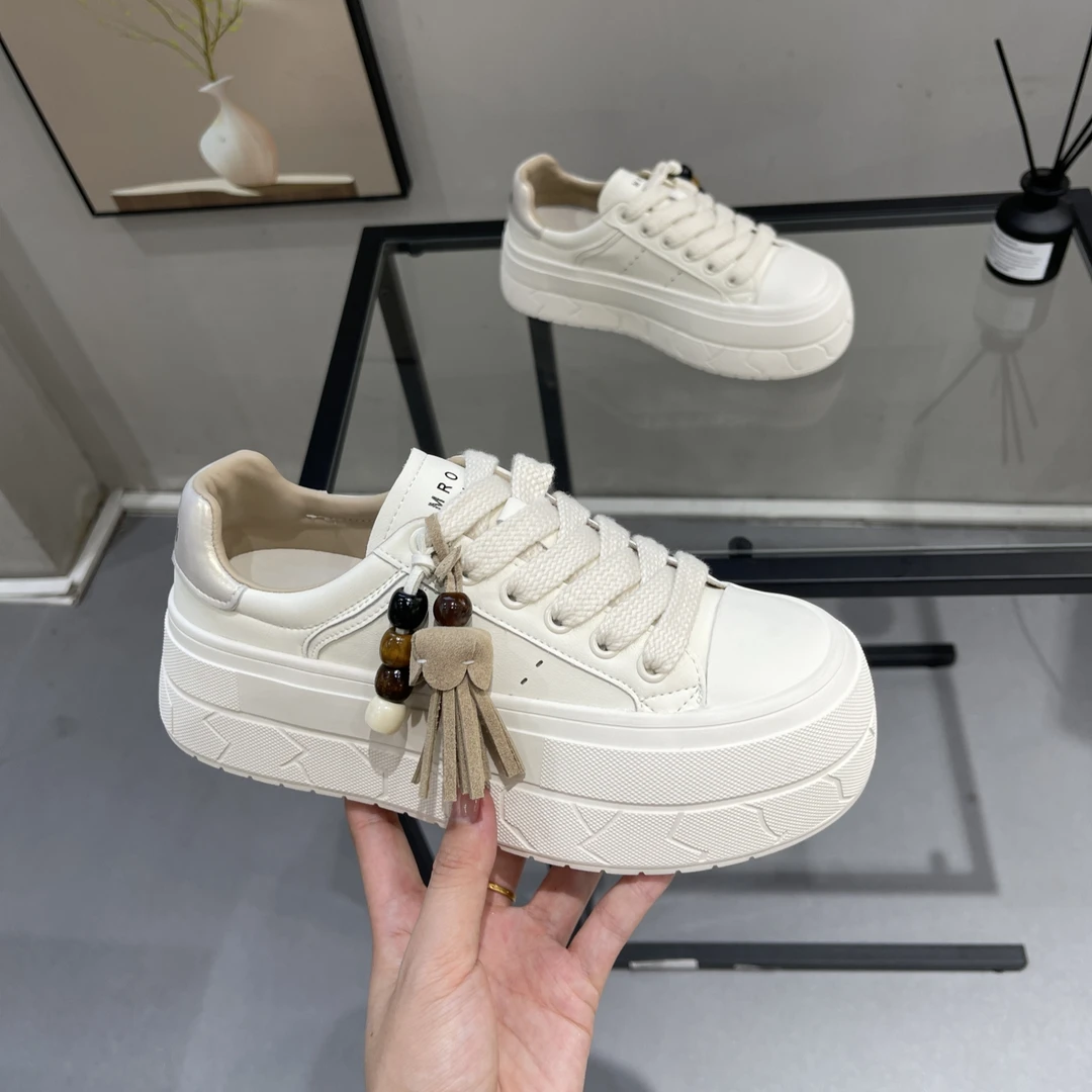 超火厚底真皮板鞋女ins潮2025秋季新款小众设计感百搭学生小白鞋