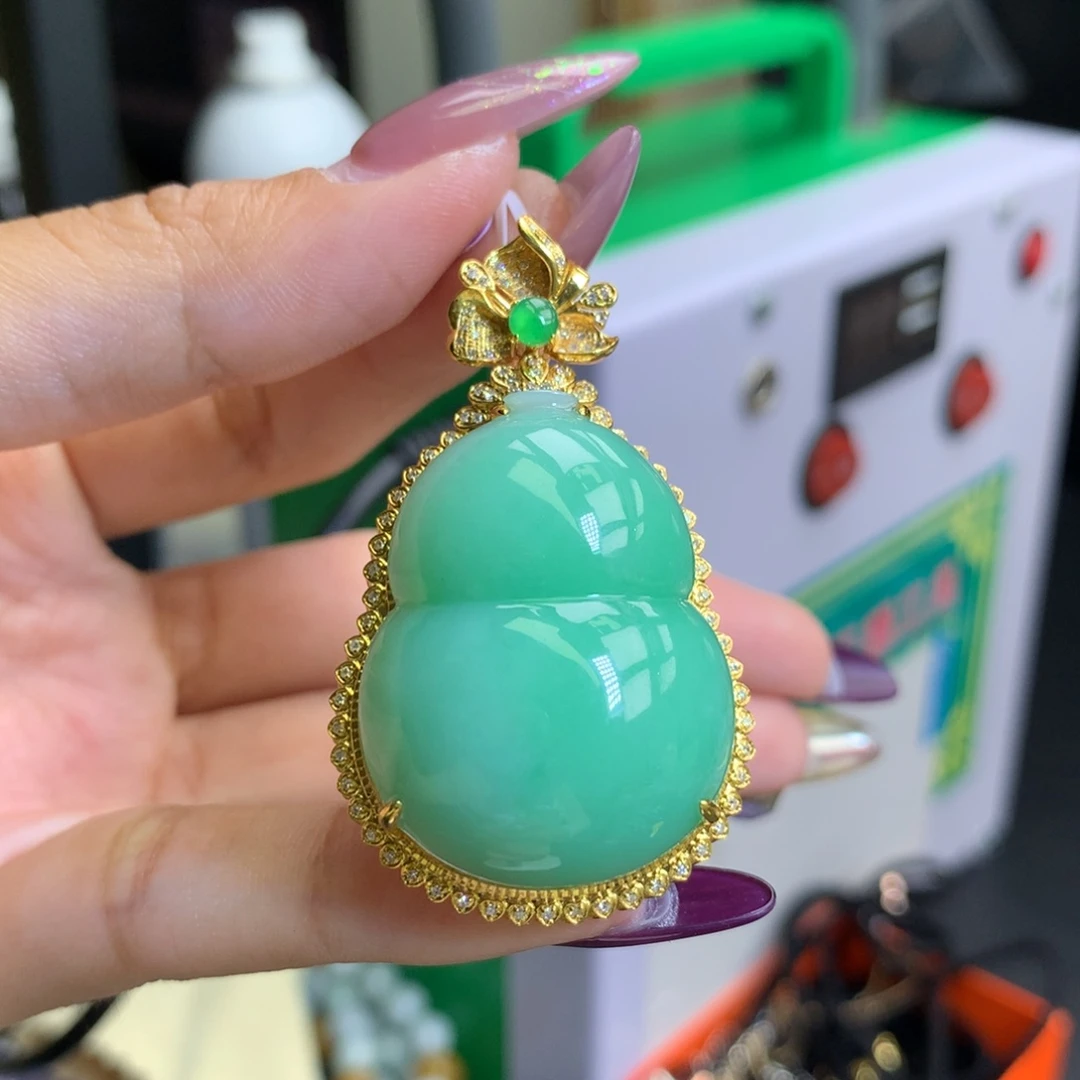 ****c翡翠18K金镶嵌颈饰