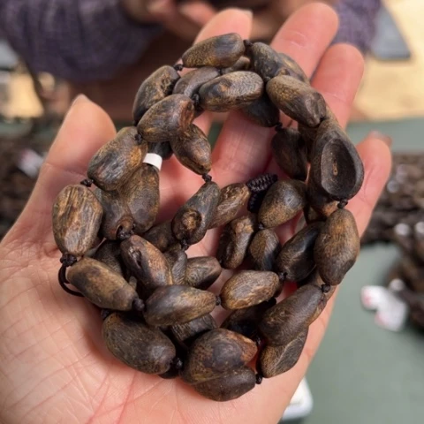 沉香手串乌身红土沉水37克卡1.0多样性发1串