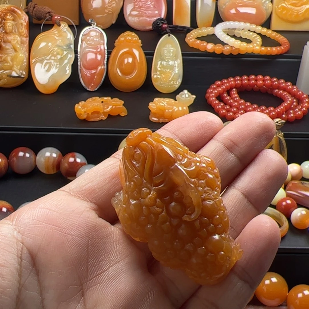 榆***强石英质玉（黄龙玉）未镶嵌手链
