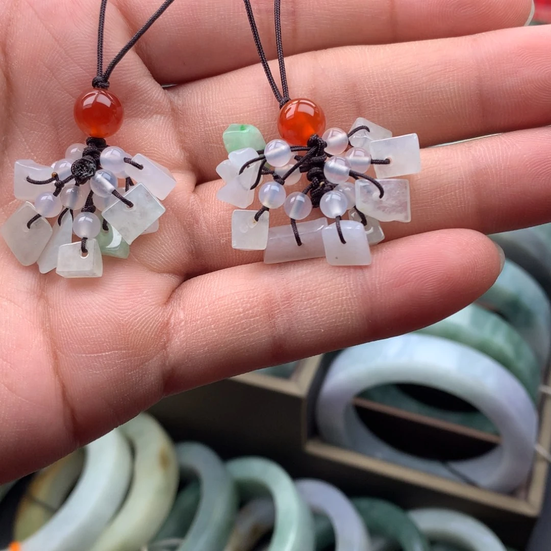 颈饰未镶嵌翡翠挂件