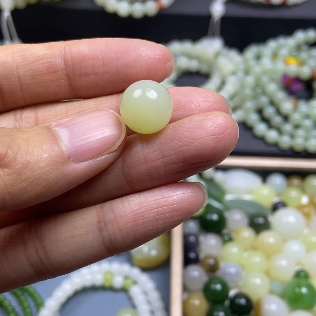 8***9和田玉未镶嵌颈饰