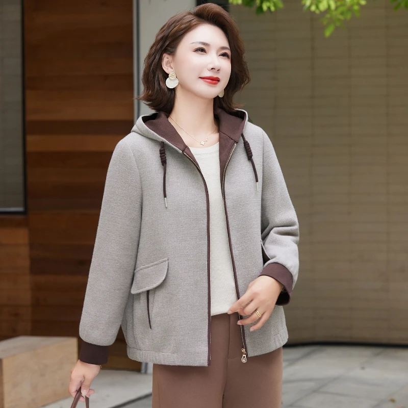 2025时尚洋气中老年新款妈妈外套连帽夹克休闲百搭宽松上衣