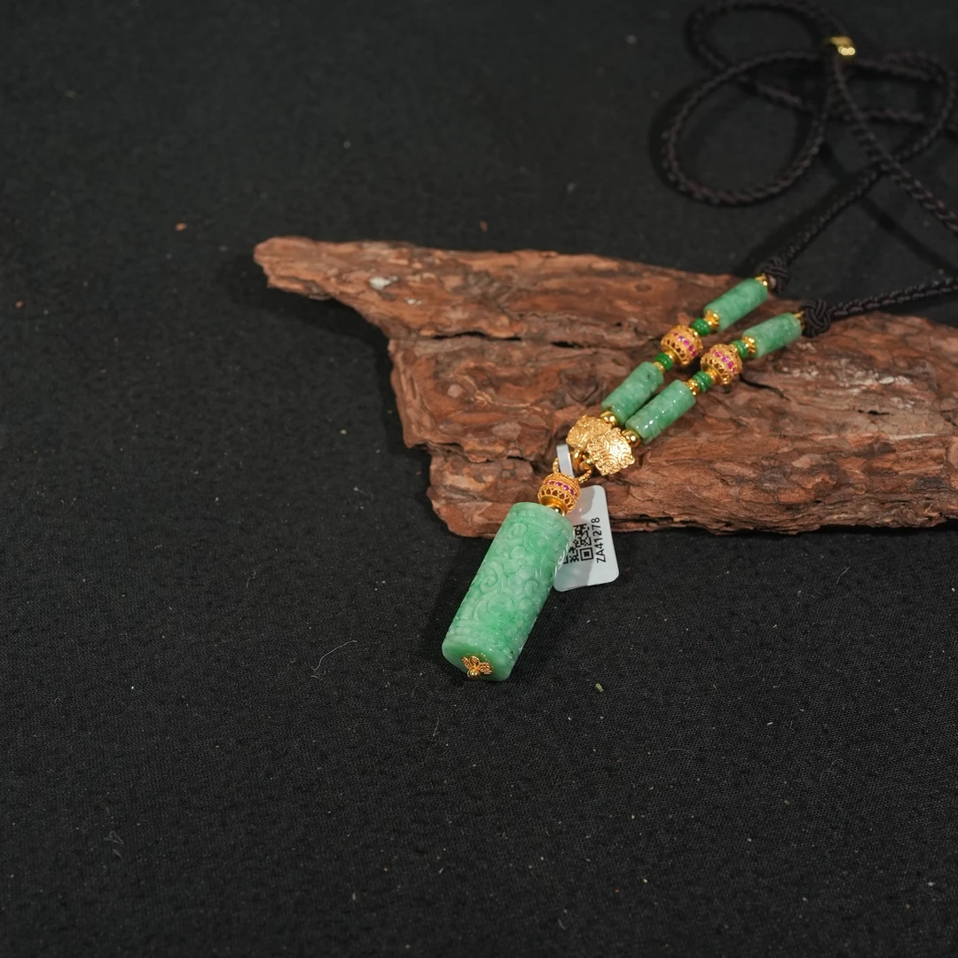 12.2香港王老板-翡翠吊坠1k279