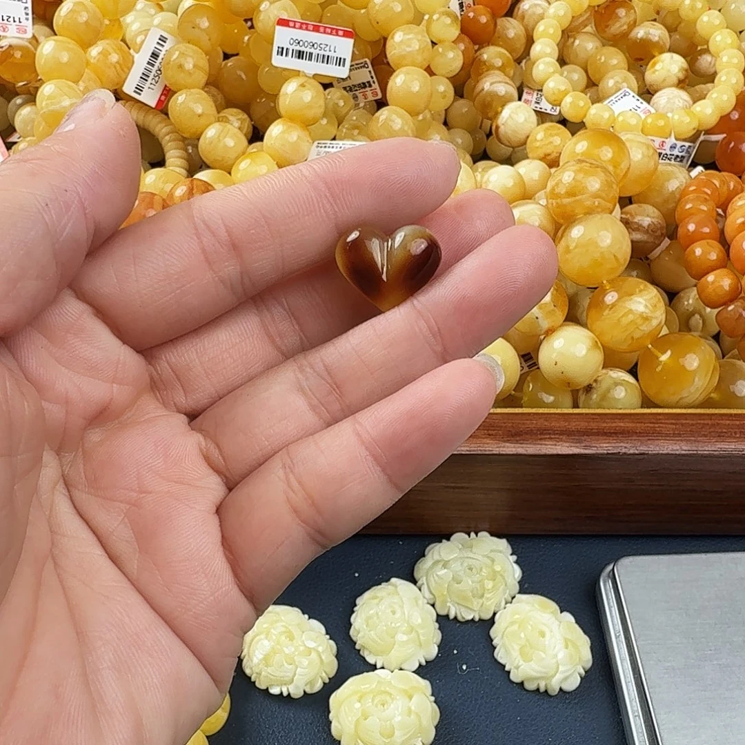 琥珀未镶嵌珠宝奇石