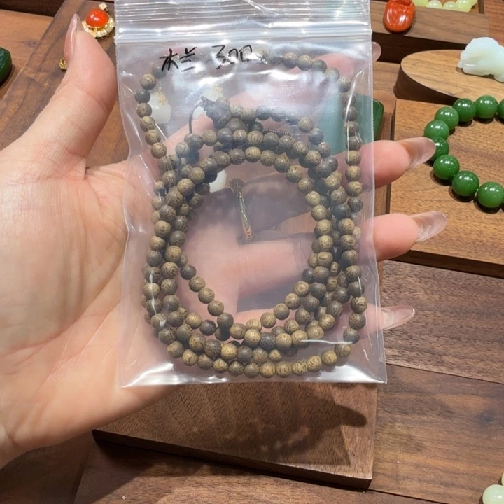 木***开和田玉未镶嵌颈饰