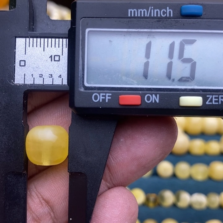 琥珀未镶嵌裸石12号11.5*10.5喇叭口微瑕