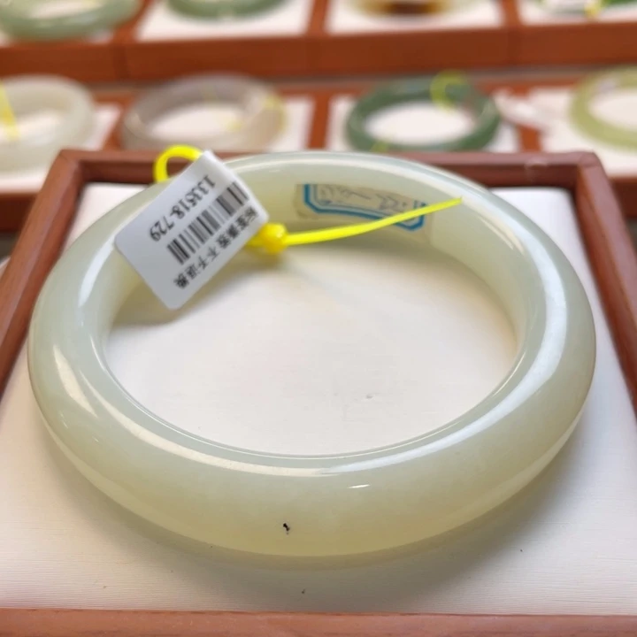 【闪购商品】未镶嵌手镯和田玉42 58/59