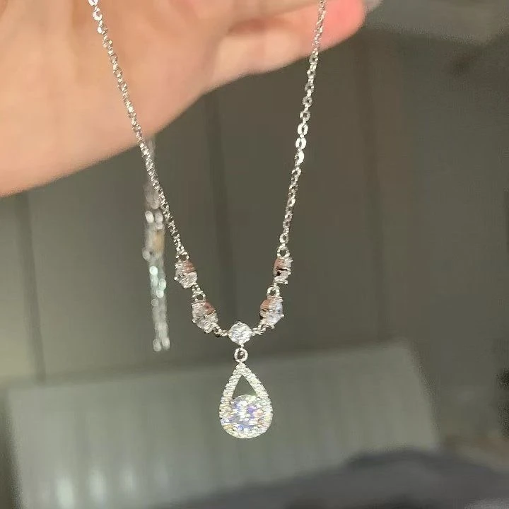 柯柒 钛钢项链 爆闪满钻水滴项链女轻奢小众气质高级设计感锁骨链