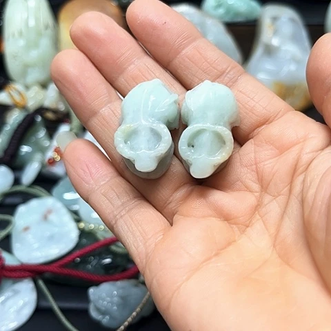 颈饰未镶嵌翡翠挂件