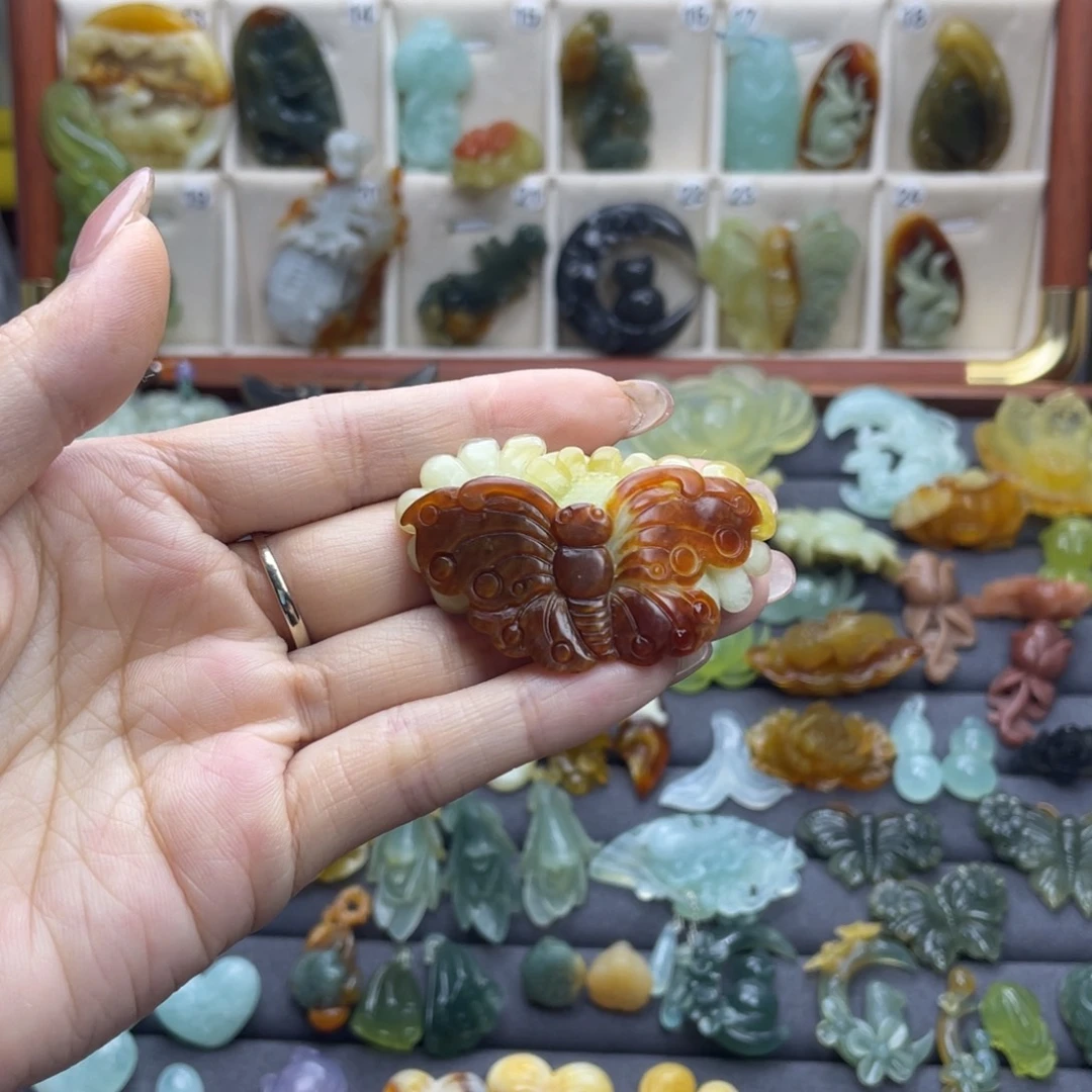 蛇纹石玉未镶嵌颈饰