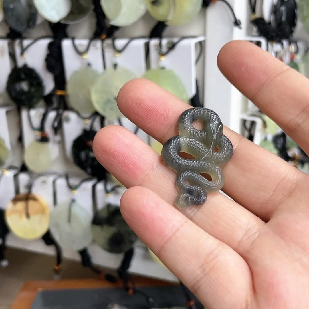 【闪购商品】岫玉未镶嵌颈饰熊**业蛇