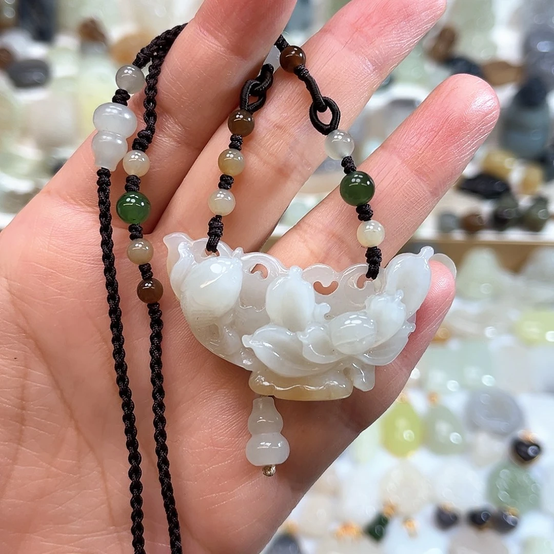 和田玉未镶嵌吊坠(赠链)