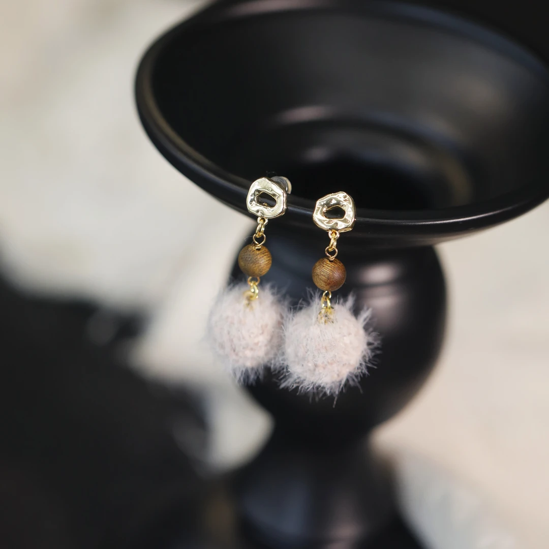 非金属布艺耳饰 麦麦【绒球球】时尚 沉 毛茸茸毛球耳钉 多样性发一