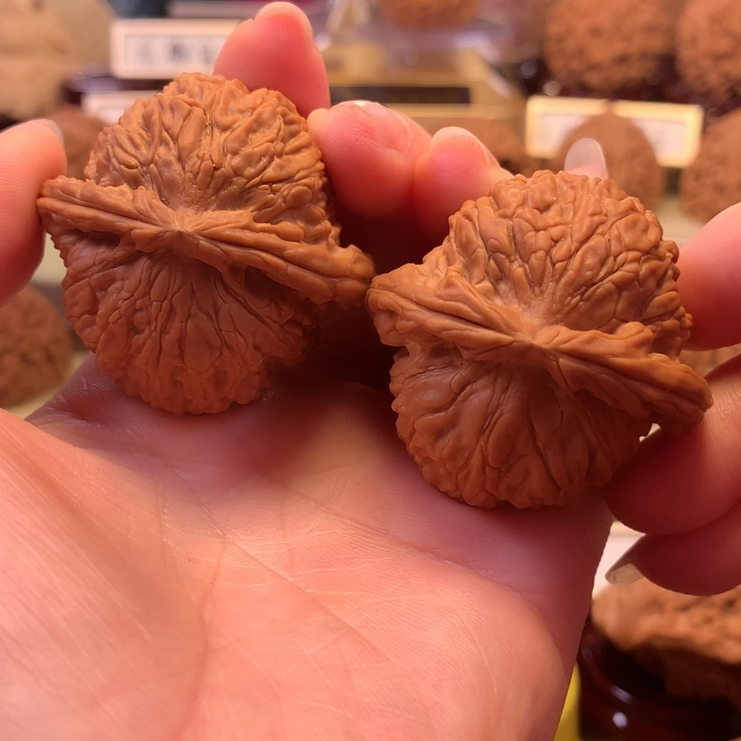 文玩核桃吊坠白狮子全品43