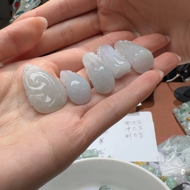 未镶嵌挂件翡翠福利1个，不包邮，拍一单邮费发货