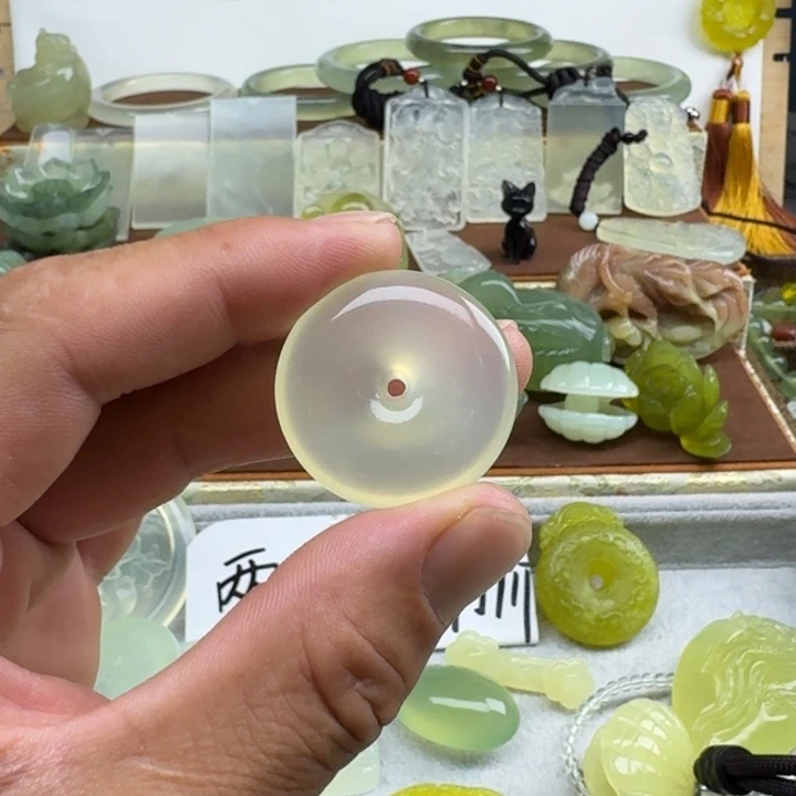 安***华未镶嵌蛇纹石玉颈饰