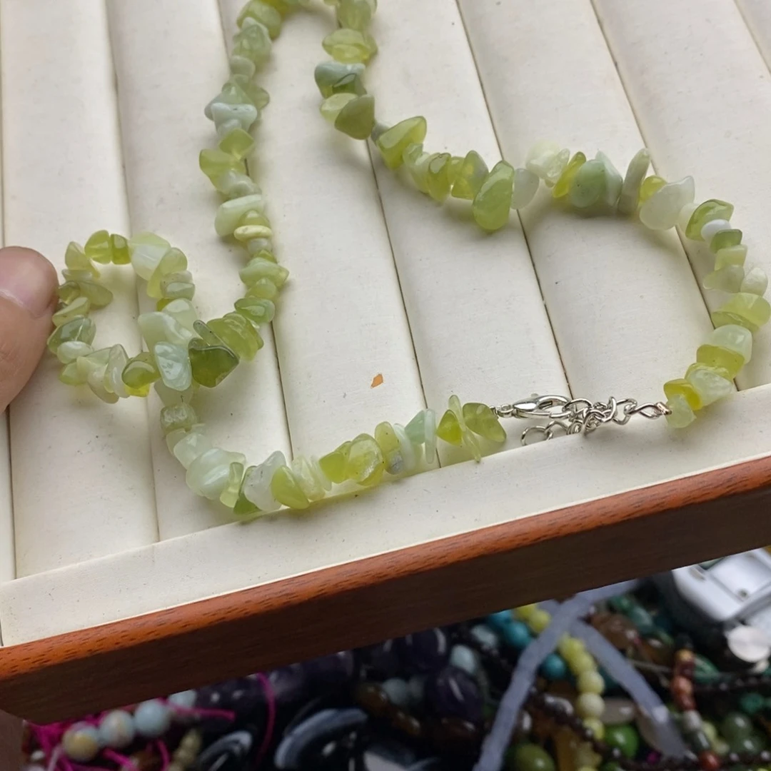玛瑙/玉髓未镶嵌珠宝半成品一条天然岫玉奶盖碎石锁骨链