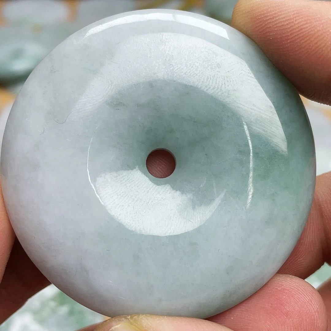 翡翠未镶嵌颈饰平安