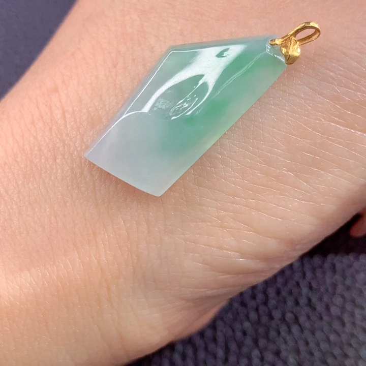 翡翠颈饰18K金镶嵌翡翠