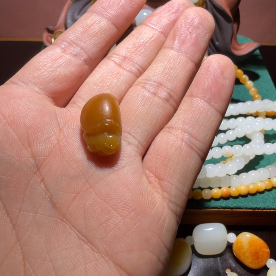 大***阳和田玉未镶嵌颈饰
