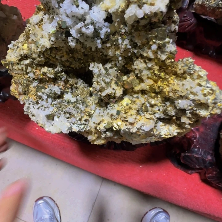 晖***金属天然原矿摆件