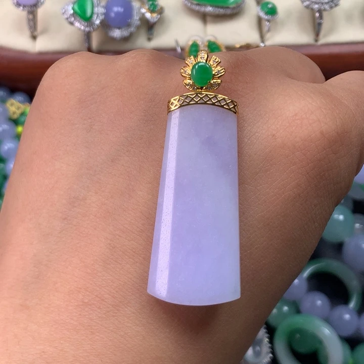 翡翠18K金镶嵌颈饰无事牌