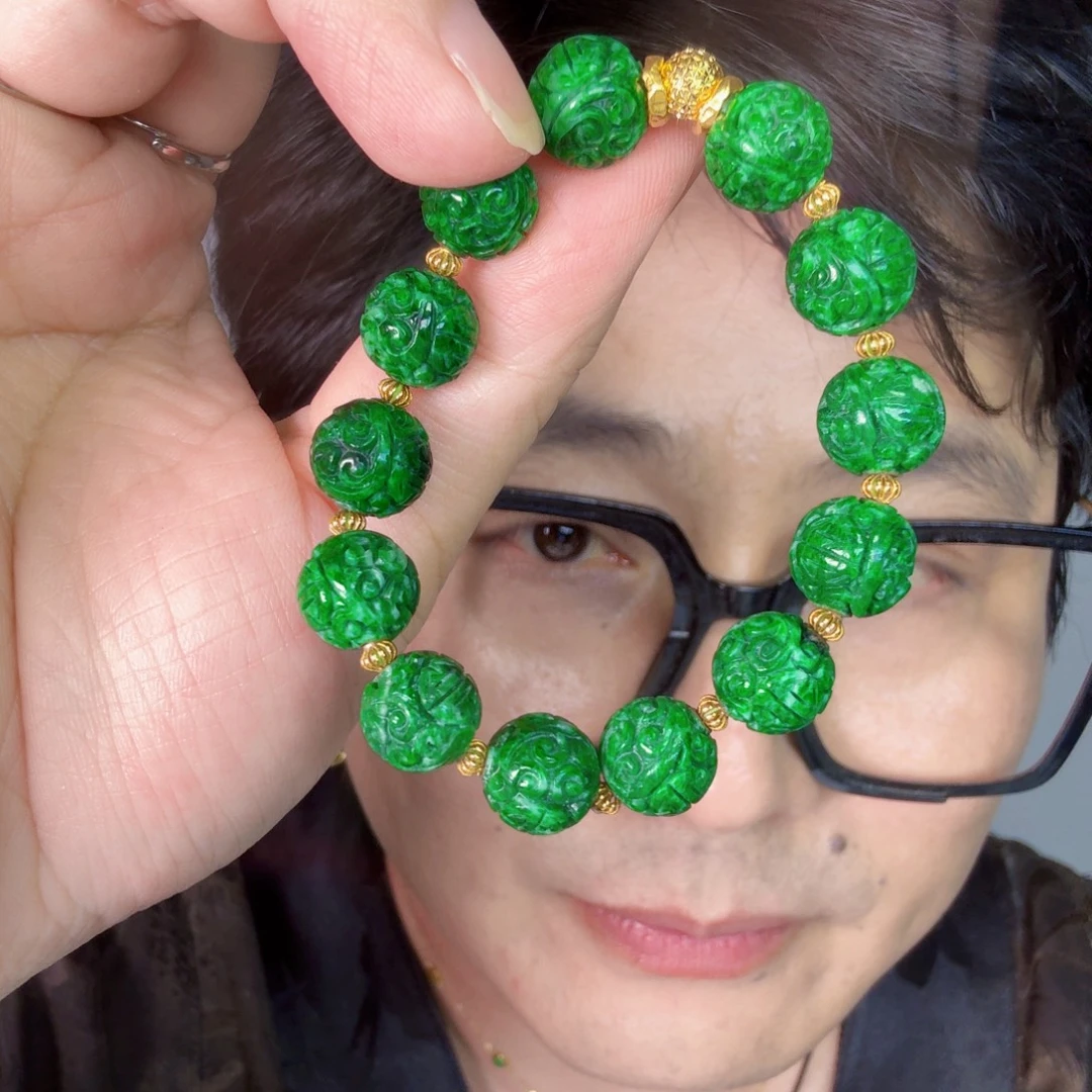 啊***嘚颈饰18K金镶嵌翡翠一件