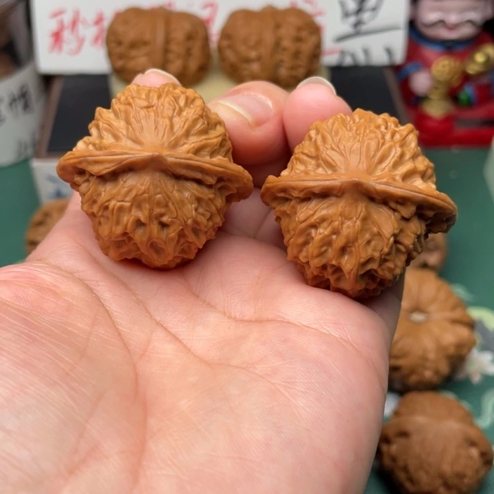 【闪购商品】文玩核桃吊坠39瓷娃娃
