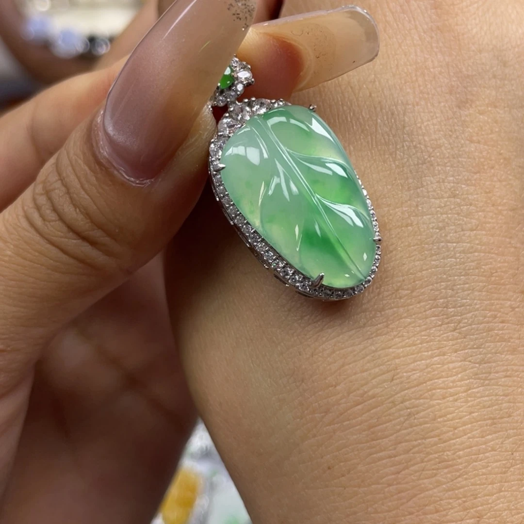 颈饰银S925镶嵌翡翠吊坠