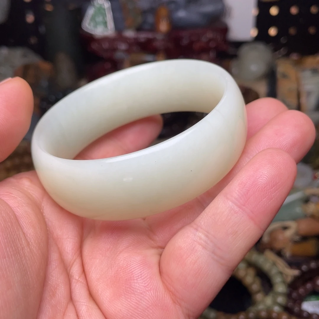 未镶嵌蛇纹石玉颈饰卡60微瑕