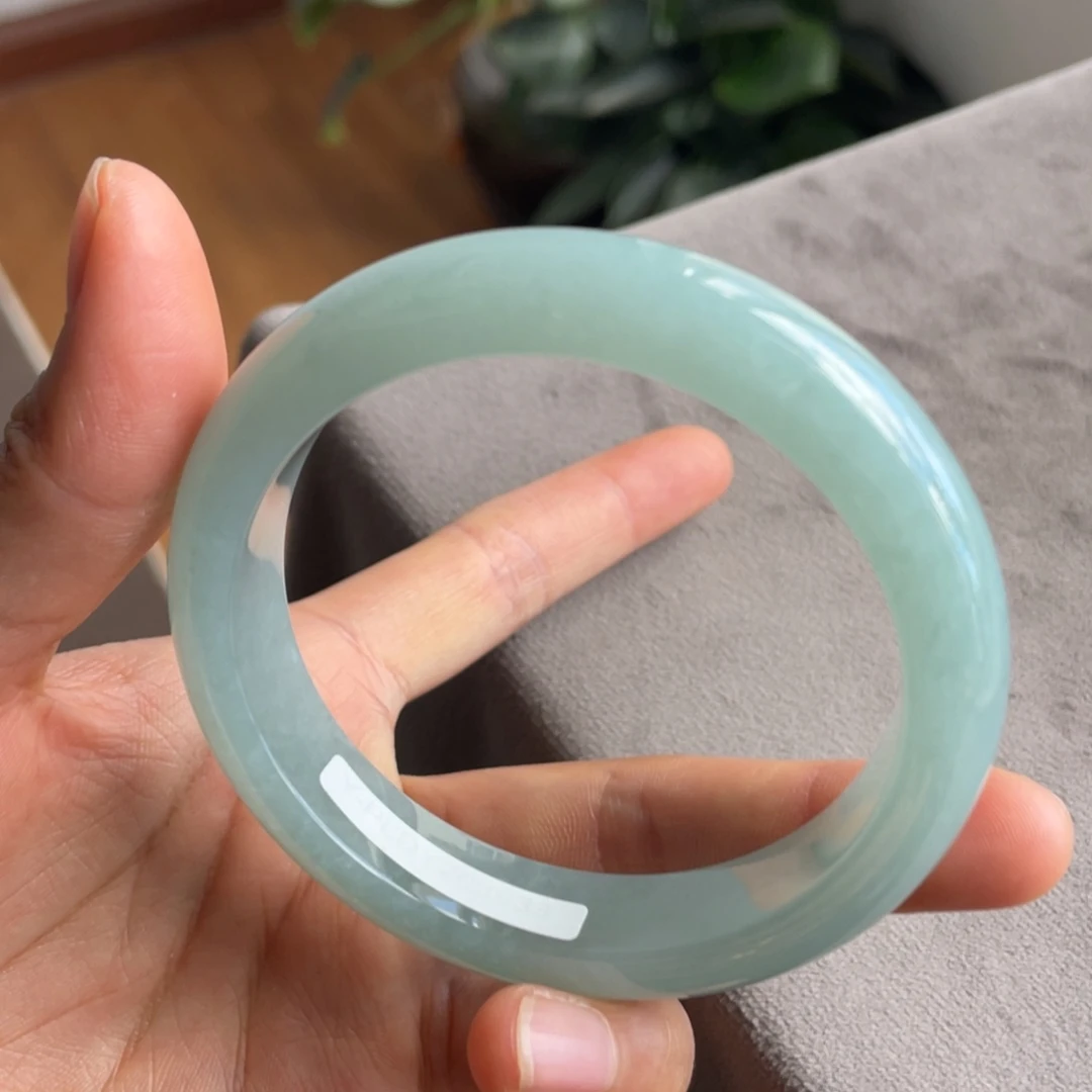 未镶嵌手镯翡翠湖水绿