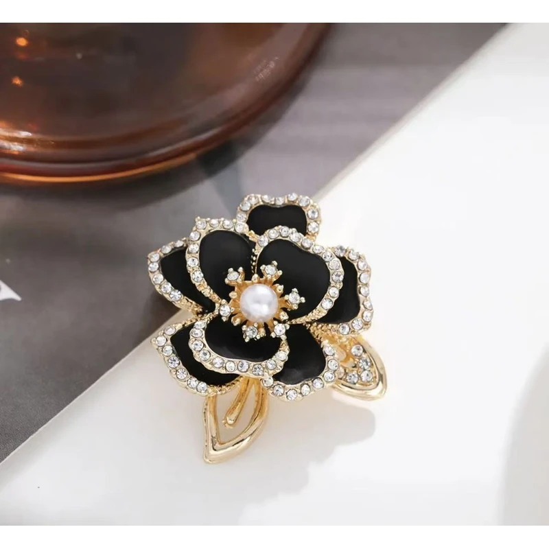铜合金合成锆石胸针 铜合金胸针 复古优雅珠珠小山茶花胸针Z001
