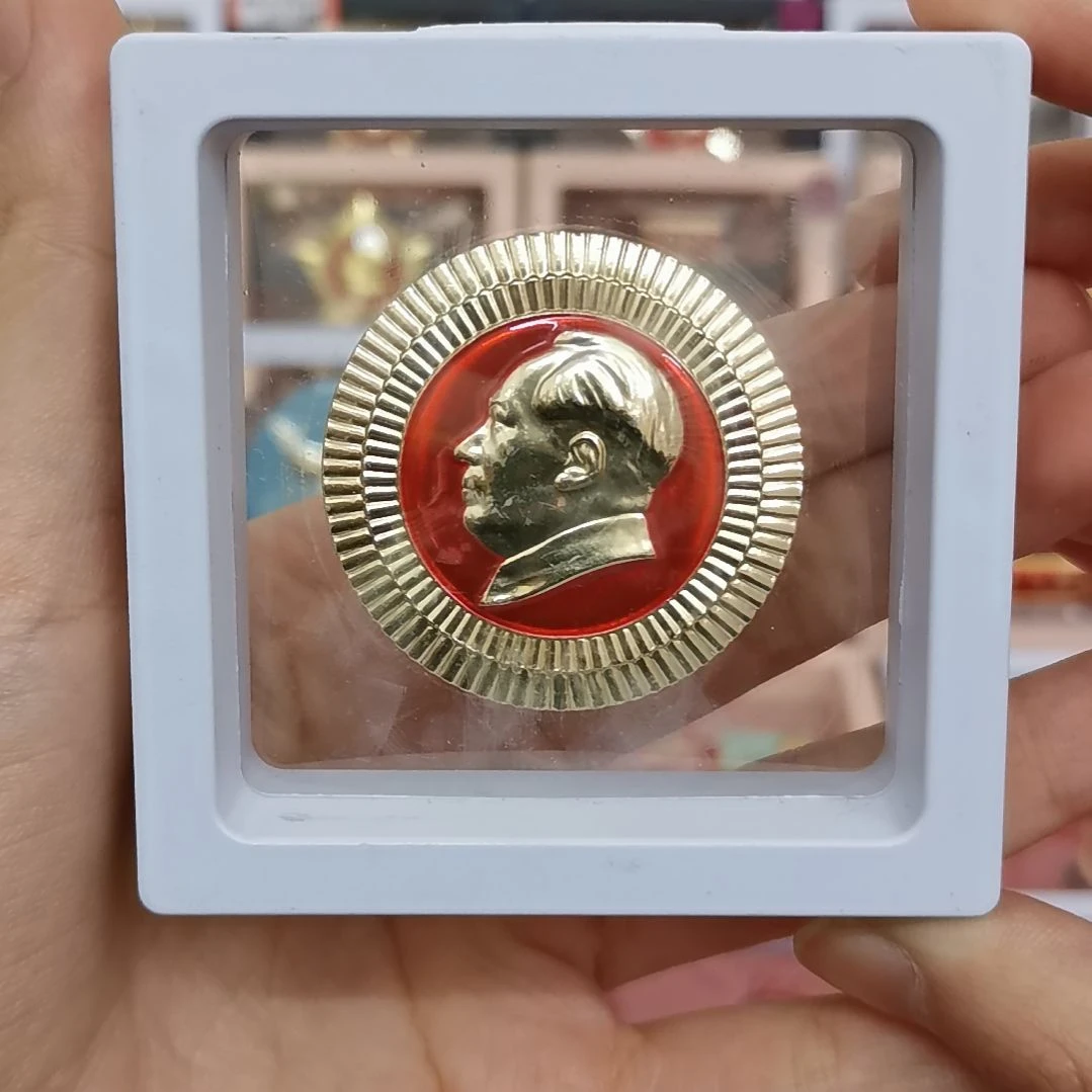 其他普通金属冬**雪红色收藏纪念章1枚