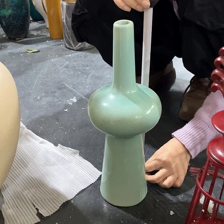 陶瓷花瓶，仿真绿植。