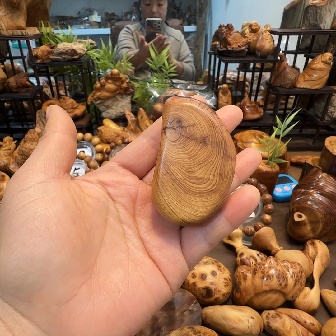 柏木（崖柏）太行崖柏陈化黑油闻香手把件